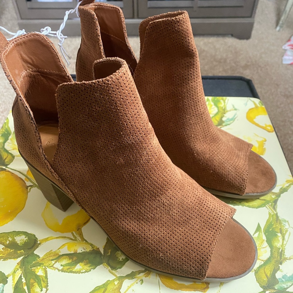 Universal Threads Pull On Open Toe Heeled Boots - image 1